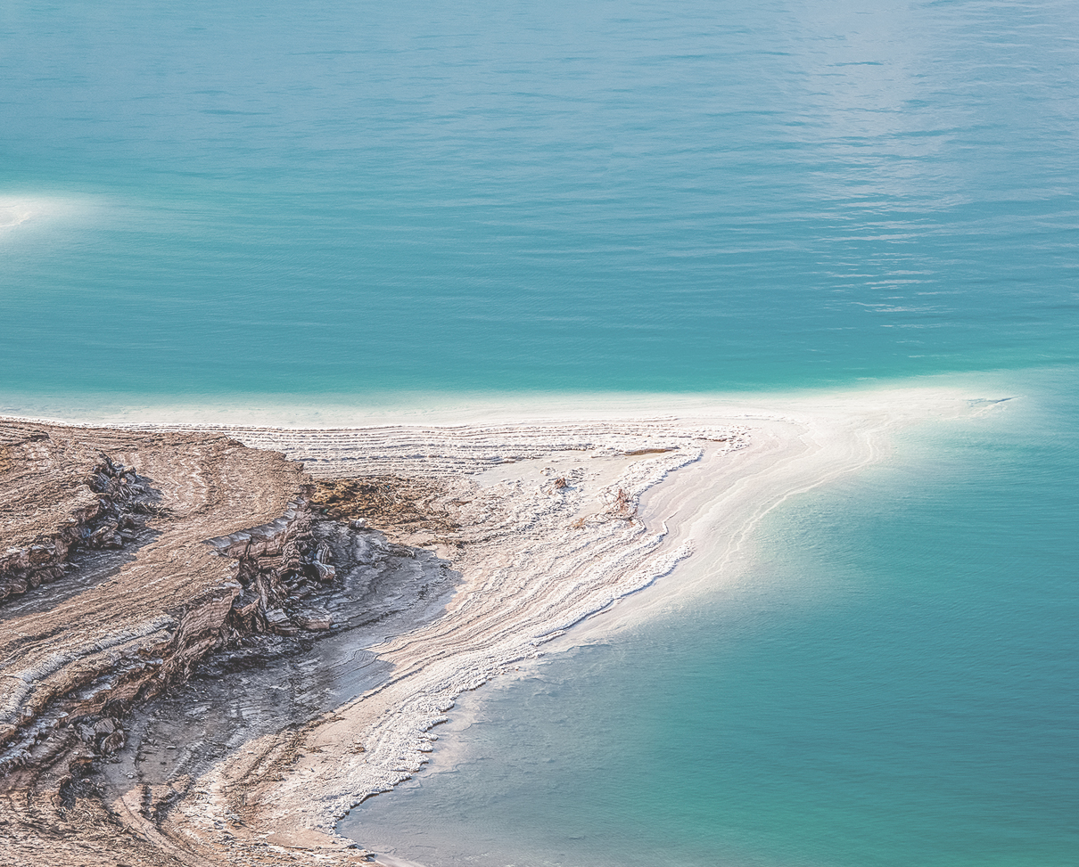 イスラエルの死海でとれたミネラル豊富なクレイが汚れを除去