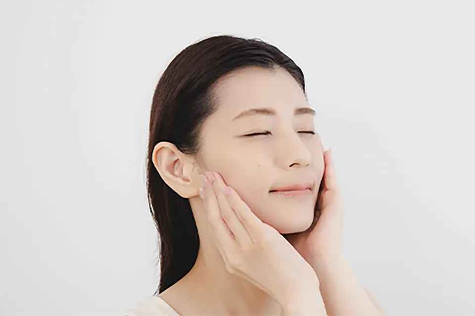 炭酸泡を含んだミルクがさっぱりとうるおい肌を整える